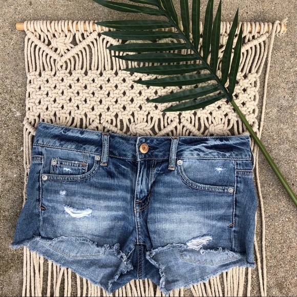 American Eagle Distressed Jean Shorts Size 4 - Picture 2 of 5